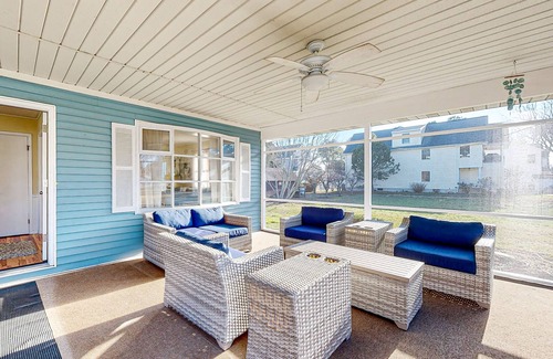 Dodds Addition Casa | Adorable dog-friendly beach home close to Rehoboth with screened porch & grill