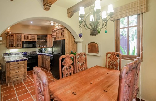 Nopolo Casa | Adorable Dog-Friendly Home w/ a Rooftop Patio, Outdoor Kitchen, & Free WiFi