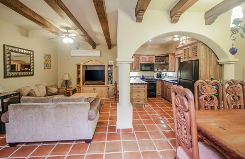 Nopolo Casa | Adorable Dog-Friendly Home w/ a Rooftop Patio, Outdoor Kitchen, & Free WiFi