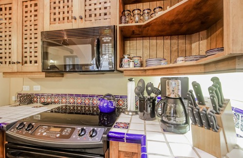 Nopolo Casa | Adorable Dog-Friendly Home w/ a Rooftop Patio, Outdoor Kitchen, & Free WiFi