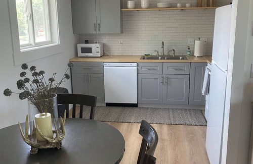 Bozeman Apartamento | Adorable Duplex just one mile from Bozeman airport. 2-bedroom with 1 bath. 🛁