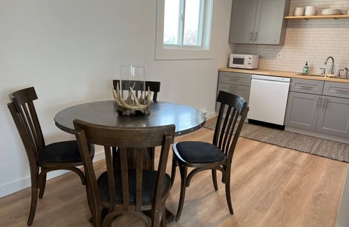 Bozeman Apartamento | Adorable Duplex just one mile from Bozeman airport. 2-bedroom with 1 bath. 🛁