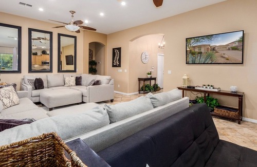 Tramonto Casa | Adorable four bedroom, three bath private home with sparkling blue pool.