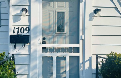 Erie Casa | Adorable Gem House in the Gem City!