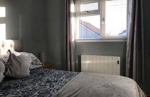 Plymouth Cabina | Adorable Grey Lodge