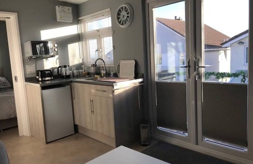 Plymouth Cabina | Adorable Grey Lodge