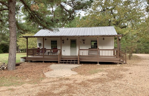 La Grange Cabina | Adorable Guest Cabin In The Woods