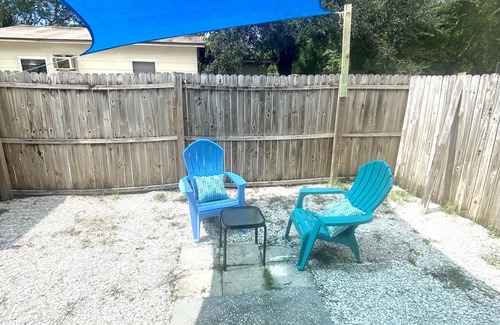 St. Petersburg - Clearwater Casa | Adorable guest house 5 miles from the beach!