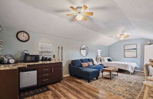 Lake Alfred Apartamento | Adorable guest suite with private pool and entrance.