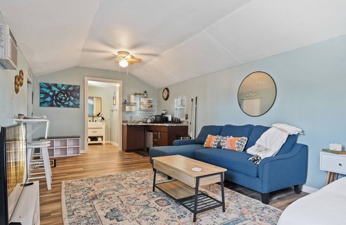 Lake Alfred Apartamento | Adorable guest suite with private pool and entrance.