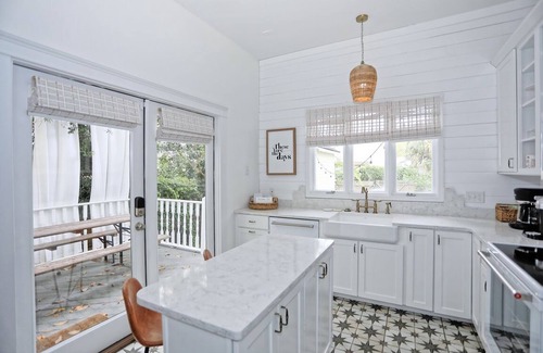 Thomas Square Casa | Adorable Historic Home w/ Hot Tub! in Starland District By Downtown Savannah