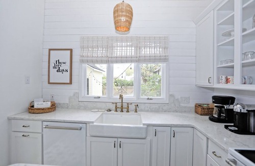 Thomas Square Casa | Adorable Historic Home w/ Hot Tub! in Starland District By Downtown Savannah