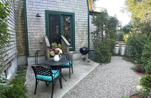 Provincetown Condominio | Adorable Historic District Cottage with Parking and Private Outdoor Space