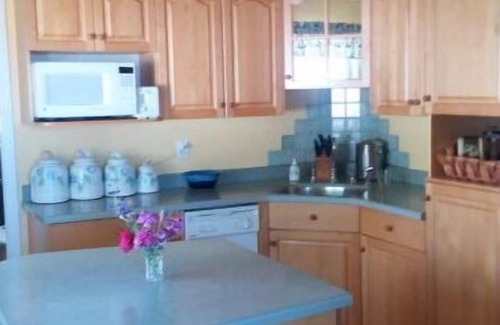 Lunenburg Casa | Adorable Home Sleeps 6 - Fabulous Gardens