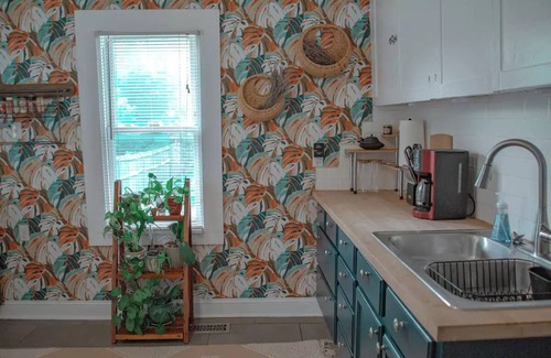 Hadley - Washington Casa | Adorable home with convenient access to Nashville