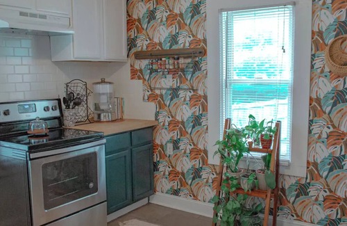 Hadley - Washington Casa | Adorable home with convenient access to Nashville