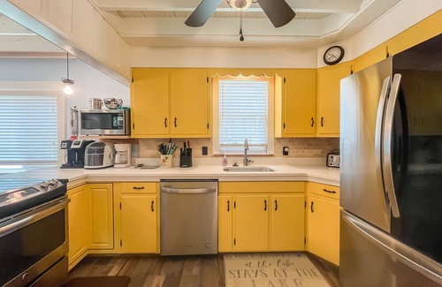 North Glade Hills Casa | Adorable Lakefront Cottage with Hot Tub and Dock! Pet friendly