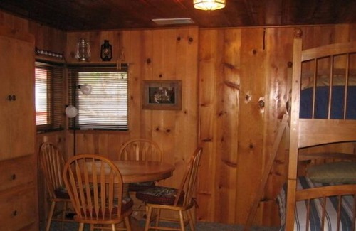 Camp Nelson Cabina | Adorable cottage admite mascotas ubicado en las secuoyas gigantes!