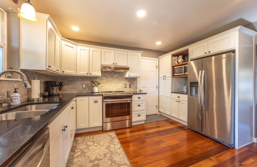 Hood River Casa | Adorable Remodeled, Quiet, Near Town, Fenced Yard, Pet Friendly