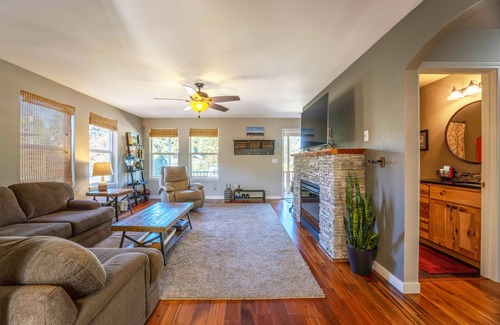 Hood River Casa | Adorable Remodeled, Quiet, Near Town, Fenced Yard, Pet Friendly