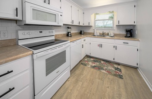 Holiday Beach Casa | ~Adorable Remodeled Townhome Near Beach & Attractions~