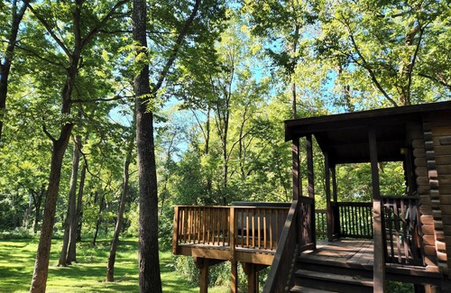 Luray Cabina | Adorable river front cabin ,with hot tub on the River