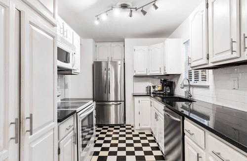 Roeland Park Casa | Adorable Roeland Park Ranch + Pet Friendly!