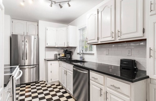 Roeland Park Casa | Adorable Roeland Park Ranch + Pet Friendly!