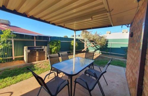 Somerville Casa | Adorable-secure 3 bedroom holiday home with Pool around the corner from The Miners Rest.