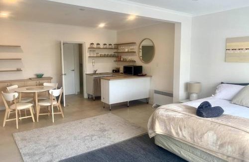 Orford Apartamento | Adorable Studio next to cafe, walk to beach!
