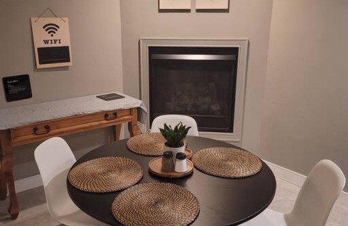 San Leandro Apartamento | Adorable Studio with Indoor Fireplace