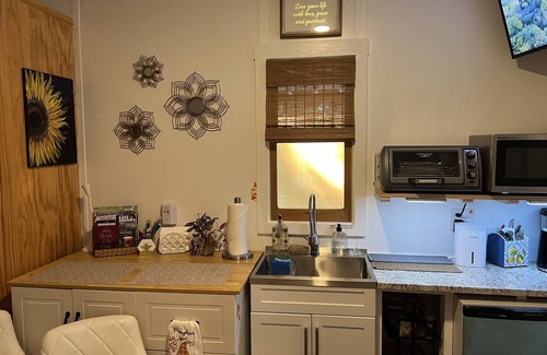 Asheville Cabaña | Adorable Tiny Guesthouse Super Cozy & Clean