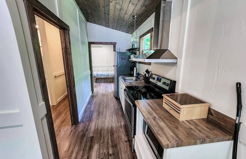 Guntersville Apartamento | Adorable Tiny House Cabin- Lake Guntersville-ADA