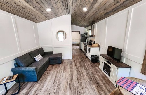 Guntersville Apartamento | Adorable Tiny House Cabin- Lake Guntersville-ADA