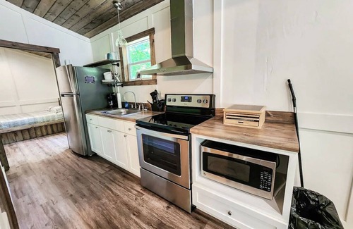 Guntersville Apartamento | Adorable Tiny House Cabin- Lake Guntersville-ADA