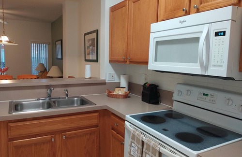 Lake Berkley Casa | Adorable Townhouse at Magic Resort no fees-1064