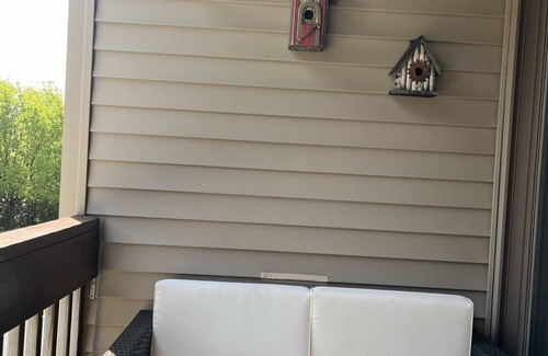 Weirs Beach Condominio | Adorable, updated condo. Walk to Weirs Beach. Near Bank of N.H.Pavilion.