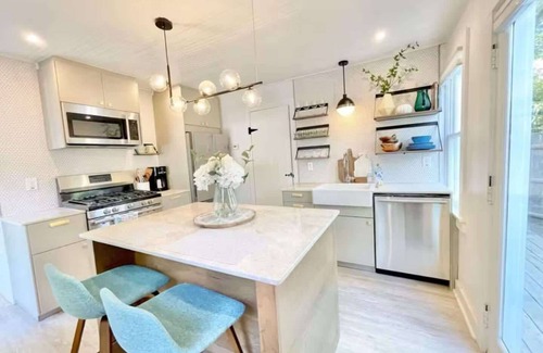 Yarmouth Port Casa | Adorable Updated Cottage, Walk to Water!
