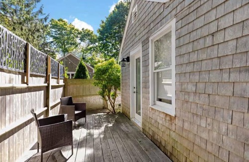 Yarmouth Port Casa | Adorable Updated Cottage, Walk to Water!