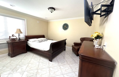 Garden Grove Casa | Adorable vacation unit near Disneyland