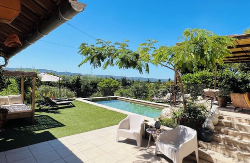 Eyragues Villa | Eyragues adorable villa magnífica vista de la piscina privada de Alpilles 1200 a 2200 €