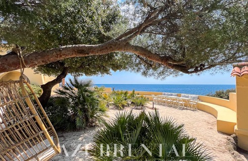 Saint-Aygulf Villa | Adorable waterfront property for 12-14 persons with panoramic sea view