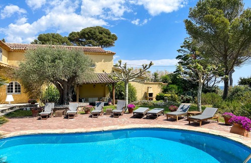 Saint-Aygulf Villa | Adorable waterfront property for 12-14 persons with panoramic sea view