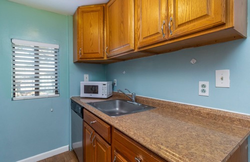 Midtown Ocean City Cabaña | Adorable, casa de playa frente al mar w / vista a la bahía, cocina completa y WiFi gratis!