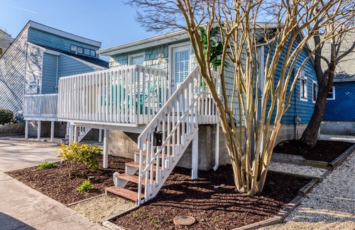 Midtown Ocean City Cabaña | Adorable, casa de playa frente al mar w / vista a la bahía, cocina completa y WiFi gratis!