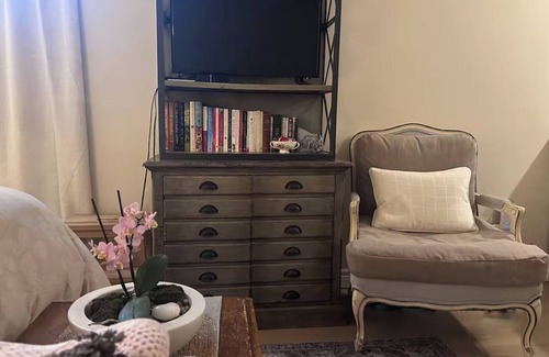 Guelph Apartamento | Adorable & Whimsical Brand New, 1 Bedroom Garden Bachelor Suite