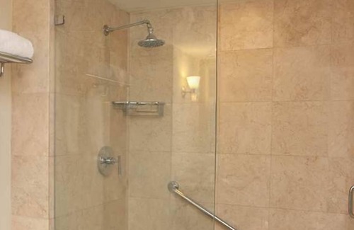 East Fort Lauderdale Hotel | Oasis oceánico con destello artístico 1 / 1FIVE STAR QUALITY