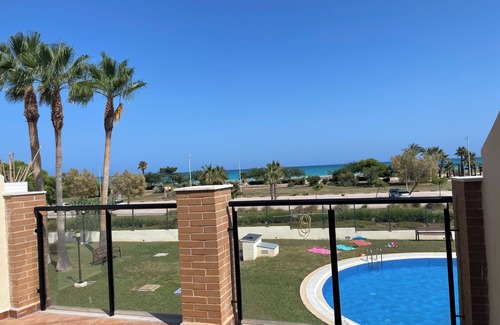 Playa de Almarda Casa | Adosado en primera linea de playa con vistas frontales y piscina VT-45077-CS