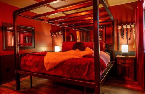 Eureka Springs Casa | Adult BnB Eurekas House of Pleasure