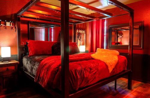 Eureka Springs Casa | Adult BnB Eurekas House of Pleasure